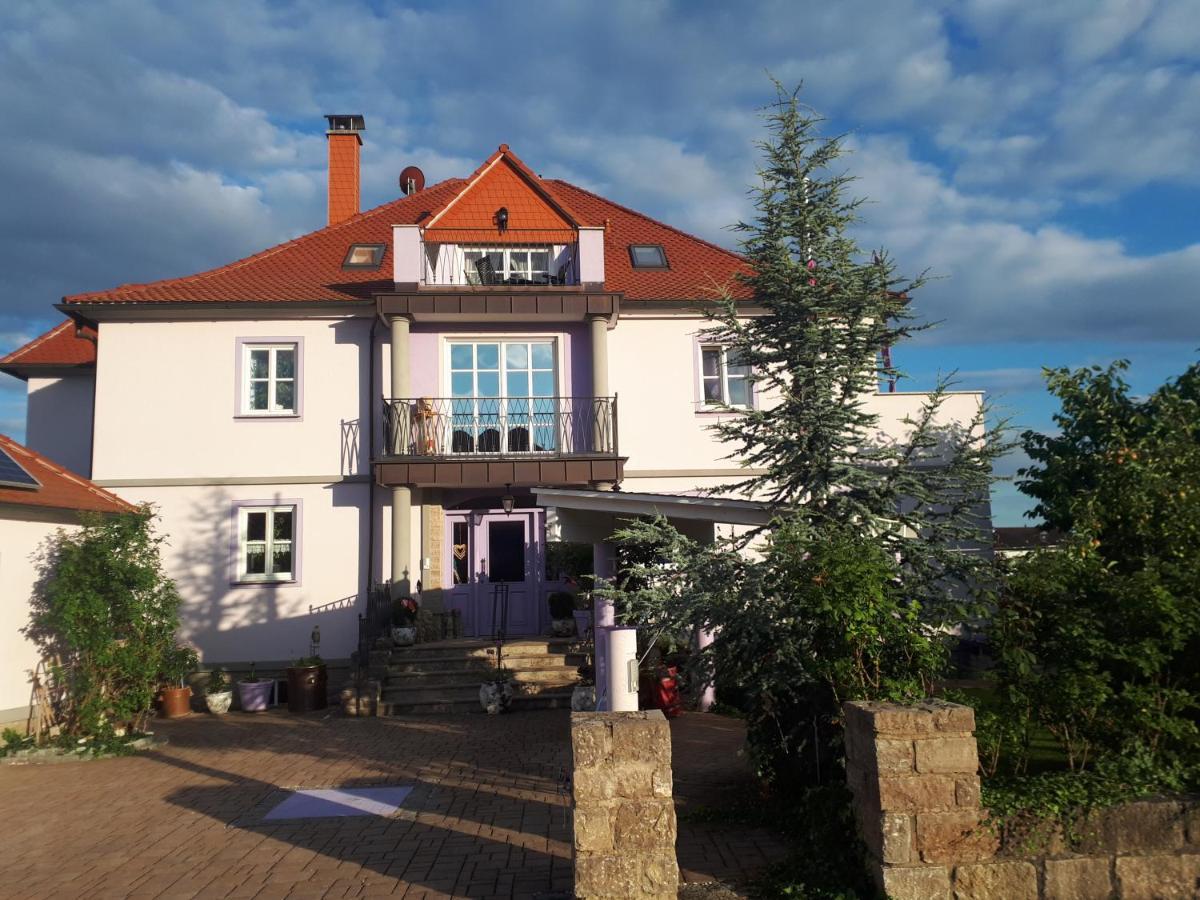 Villa Lila Sommerach Luaran gambar